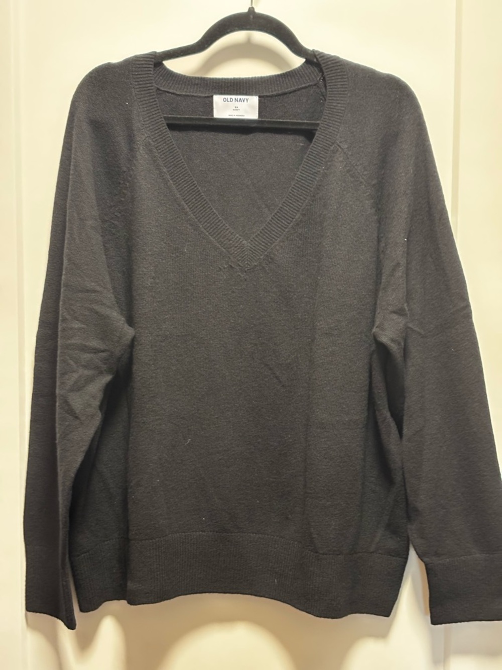 Old Navy Black V-Neck Women's Sweater